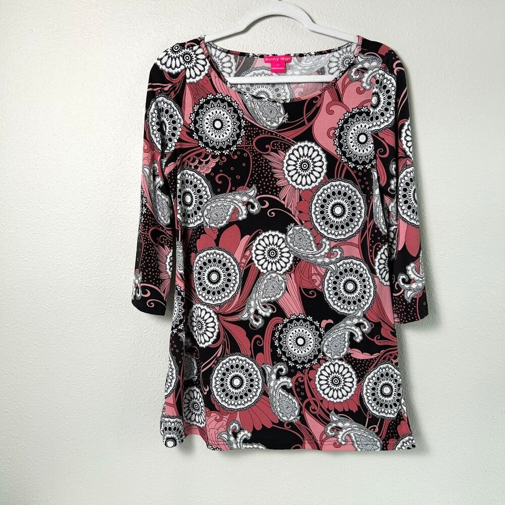 Sunny Leigh Top Size Medium Pink White Medallion Swirl 3/4 Sleeve Pullover